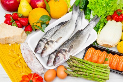 NUTRIADAPT Fakt, že nám rafinované sacharidy škodí víc než tuky, je stále zpochybňován RYBY SE ZELENINOU