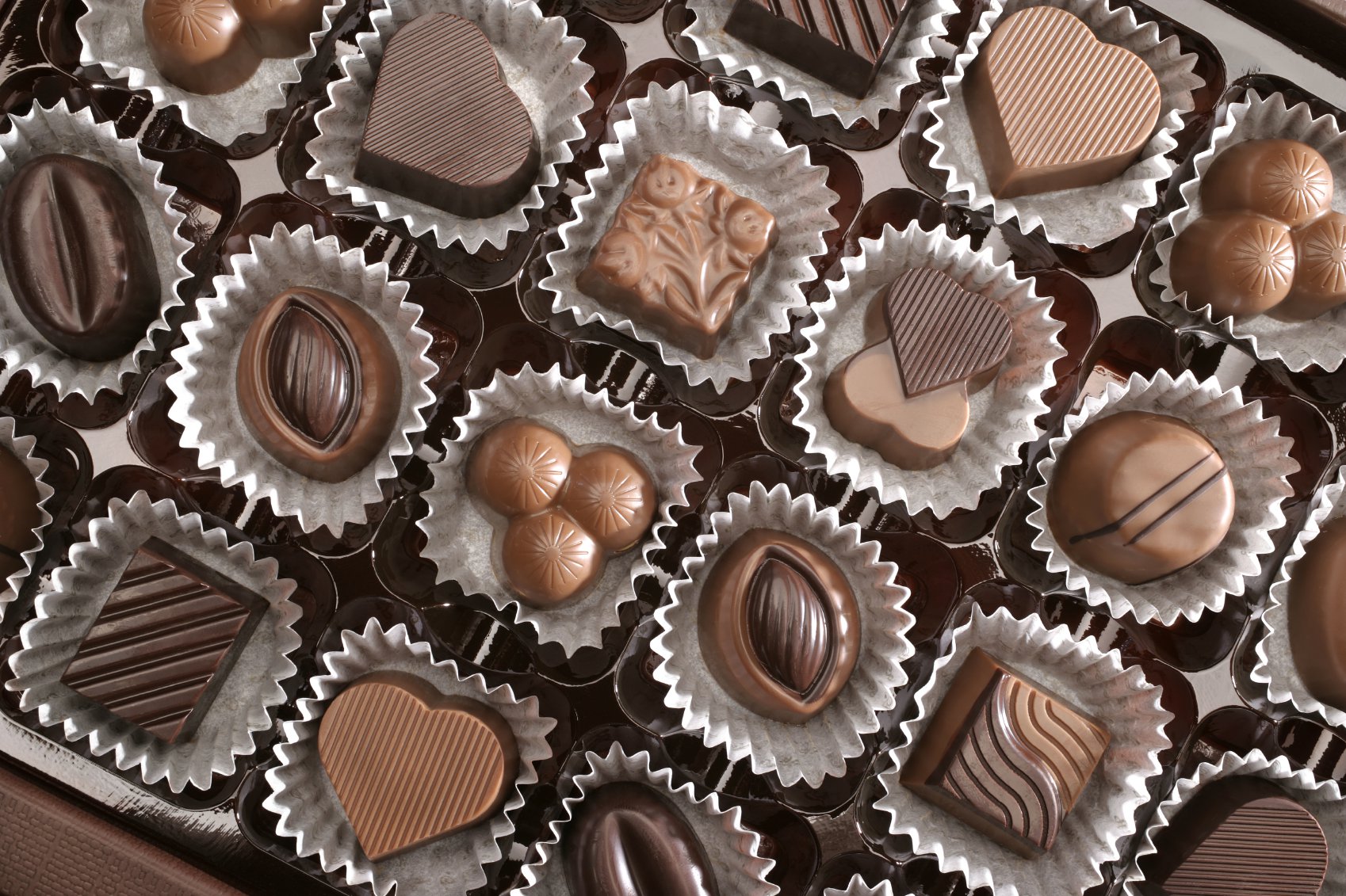Шоколадный ассортимент. Шоколад. Много шоколада и конфет. Сладкое фото. Шоколадка из разного шоколада.